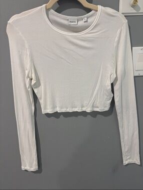 Aritzia White Ribbed Long-Sleeve Cropped Tee